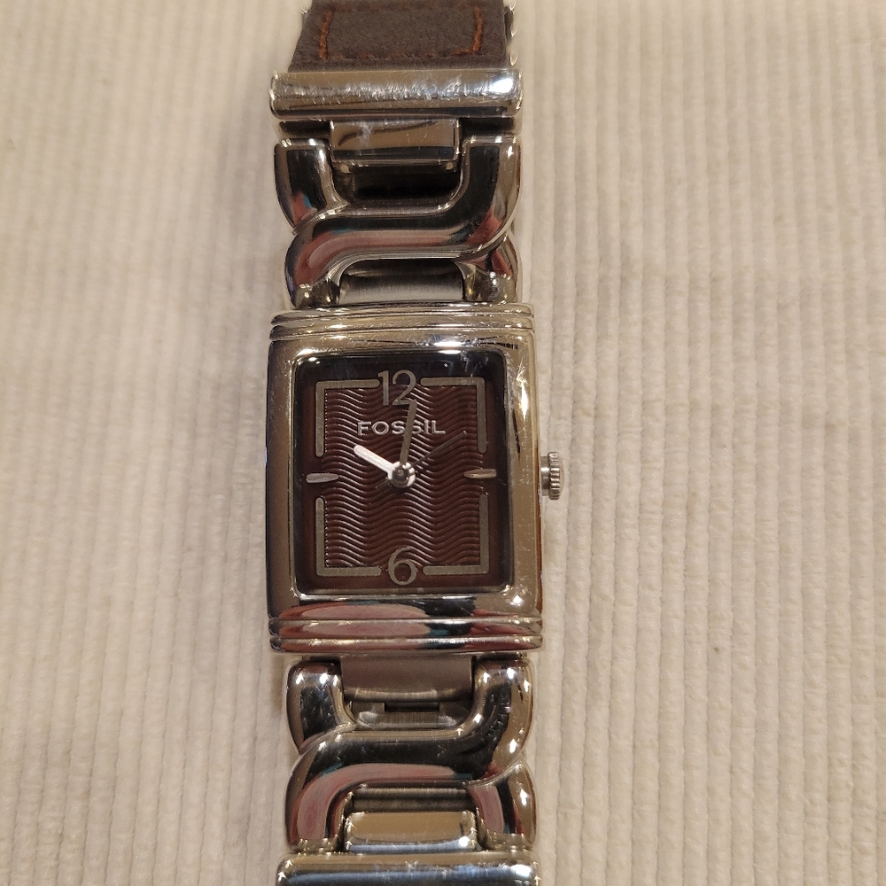 🟣EUC~ FOSSIL VINTAGE WATCH